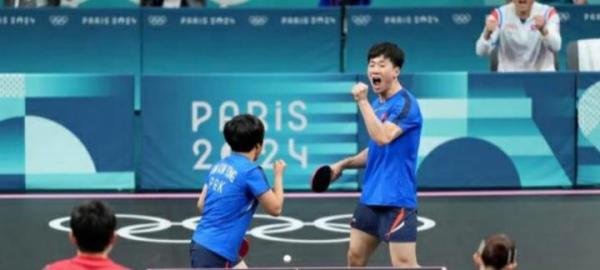朝鲜教练“压”不住的笑，日本教练“放”不开的哭，这就叫体育