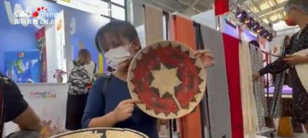 沉浸式打卡服贸会上的炫彩世界 这是咋情况？