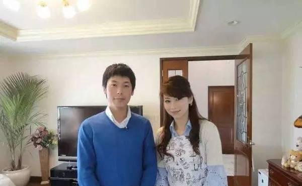 画面太美：韩国46岁童颜妈妈走红 与儿子似情侣！