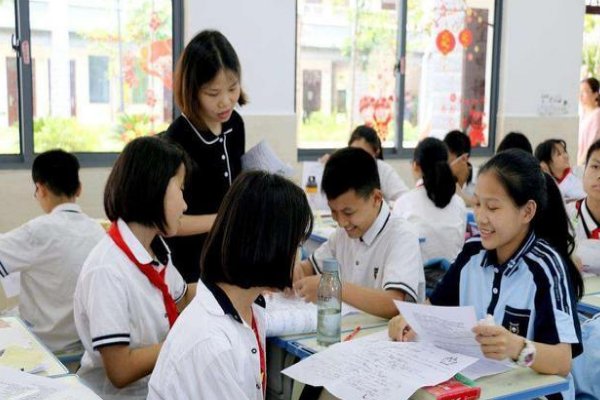 铆足干劲勇毅开拓什么意思