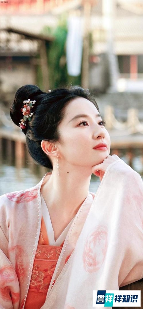 刘亦菲与女明星合照曝光，这次终于不被艳压，女生正常拍照都很美