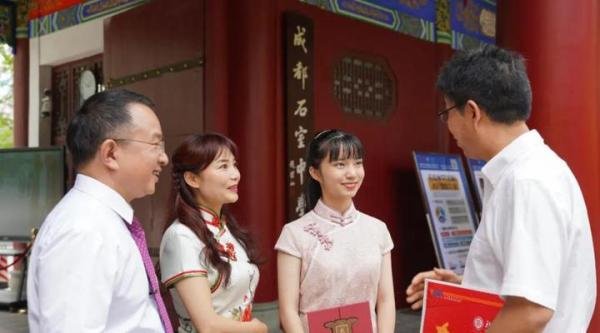 成都女孩放弃港大68万奖金，最后去了哪所学校？听到选择众人很欣慰！