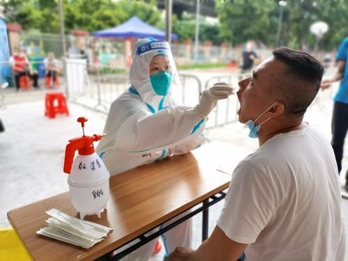 上海新一轮核酸筛查要求封控地区居民足不出户，核酸筛查时要注意些什么？