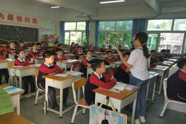 学校的占地面积大约是3什么单位
