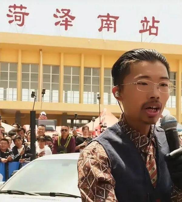 泼天流量为何砸中郭有才?冯唐:有四点值得学习,评论区却炸锅了