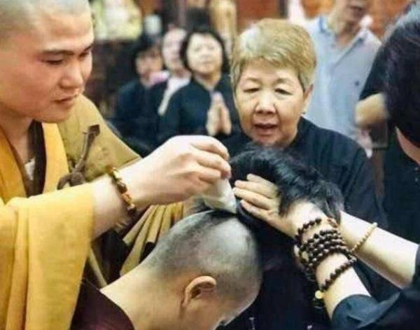还记得《还珠格格》里的小鸽子吗？31岁被曝出家，背后有何隐情？
