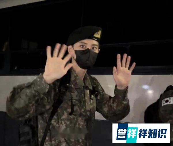 EXO成员朴灿烈今日退伍