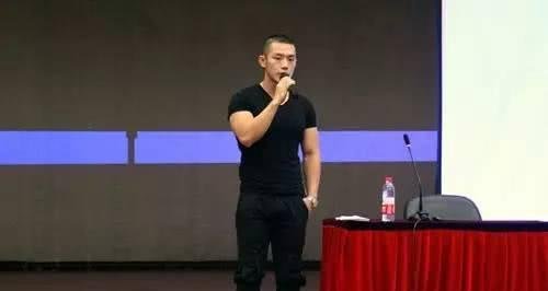 盘点一下那些年迷死人的高校男神老师！