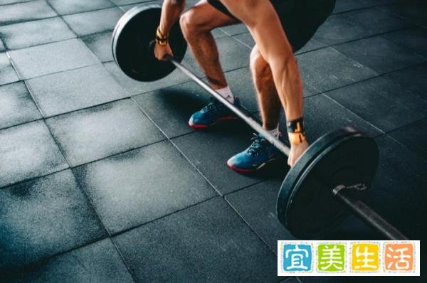 不办卡，不囤课，“穷鬼健身”火了。
