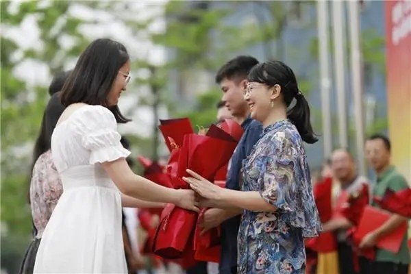 高考后家长感谢班主任的话