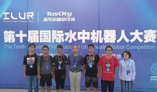 西安思源学院在国际水中机器人大赛勇夺两项大奖，指导老师:黄天录、景国秀；带队老师:丁心安