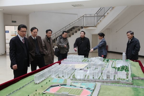 广西工学院鹿山学院图书馆的介绍