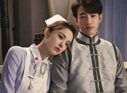 《十二谭》刘以豪被娜扎亲出口红印，“今夜”夫妇在片场有哪些互动？