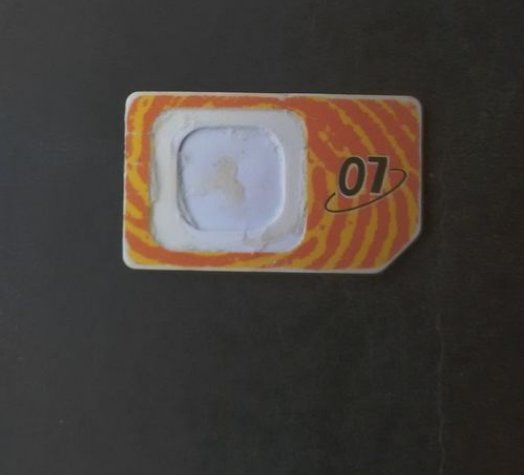 我这张手机卡太大了，可以自己拿剪刀剪小一点吗？