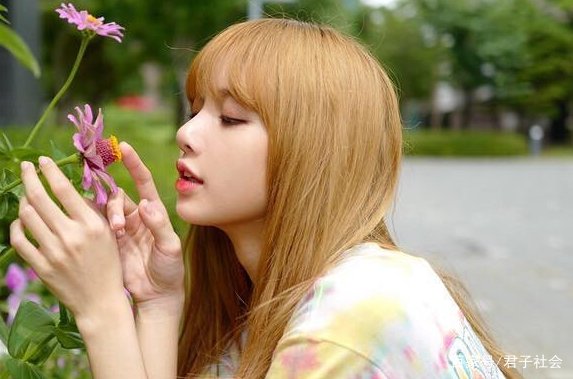 blackpink成员lisa感染新冠,她究竟是如何被感染的?