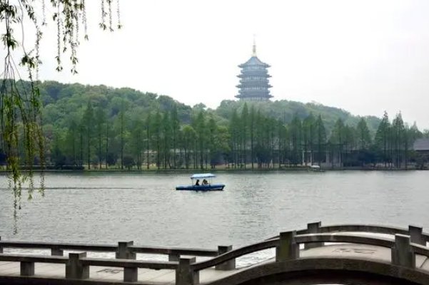 万里河山如此多彩什么意思
