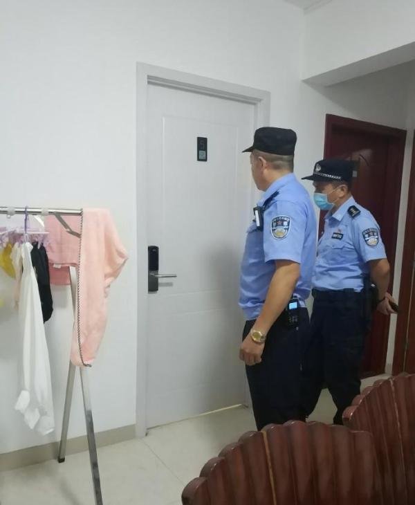 自如合租，女生洗澡被猥琐男子屡次闯入（图）