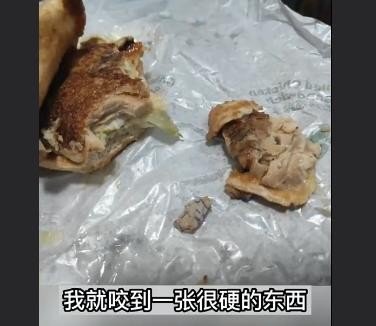 麦当劳里吃出手写纸只赔80元餐品，合理合法吗？