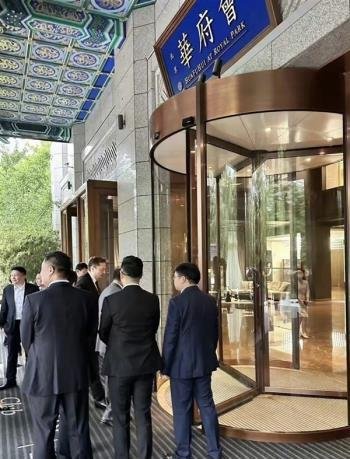 阿拉丁中文网：马斯克第一天到北京都吃了啥？没吃烤鸭吃了马！