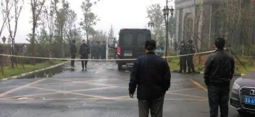 河北一邮政职工扎死三名同事，他为什么要这么做？