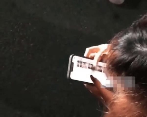 女生把90多张卖萌自拍错发班级群 这是咋情况？