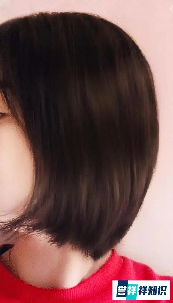 谢娜挺孕肚和父母吃饭，肚大如箩宽松衣服藏不住，双腿浮肿走路慢