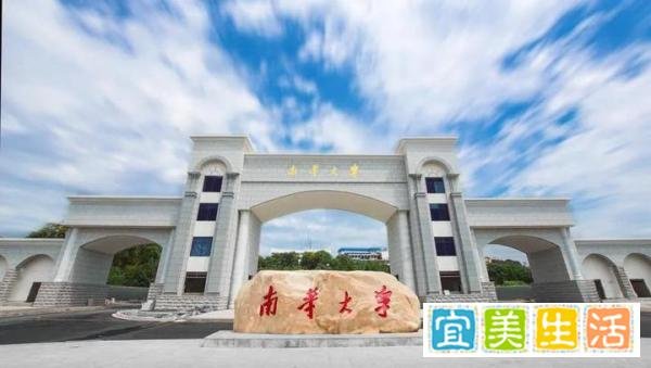 大一新生疑遭网络暴力跳江轻生，老师回应：校外的社会人士所为！