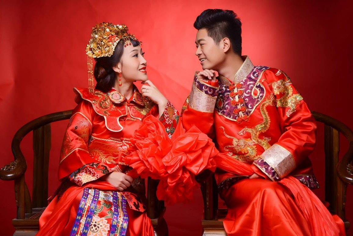河南一新娘在结婚当天还给学生上网课，新娘为何这么拼？