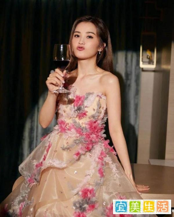 阿sa豪门梦破碎！百亿男友风流成性、经常泡夜店，并无结婚的打算