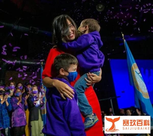 带着精神病妈妈成为美国波士顿首位华人女市长，这位移民二代真是厉害！