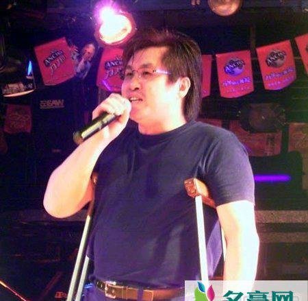 郑智化为什么会残疾 郑智化是怎么残疾的