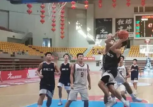 湖南青少年篮球决赛现场两队互殴，引发冲突的原因是什么？