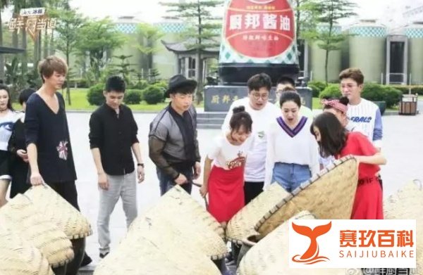 《鲜厨当道》坚守“本味”，做透美食综艺的电视表达