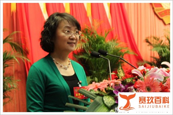 新晋全球白手起家女首富背后，是对价值六千亿的中国最强夫妻档