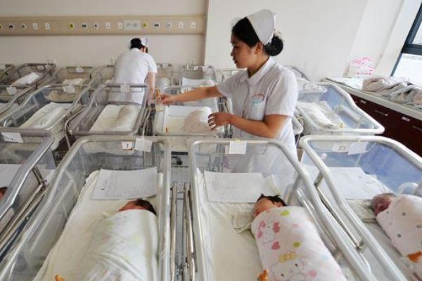 美国生育率跌到了百年来最低，生育率低对社会有什么影响？