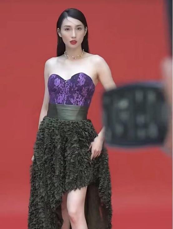 广东夫妇靠“收租”爆红3年吸粉5000万，直播带货身价过亿，真实身份并不简单