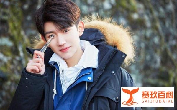 童模被踢踹引全网众怒，日薪五位数背后，是可怕的“疼”爱有加！