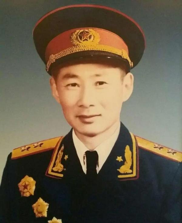 《亮剑》中，秀芹还有个哥哥，职位比李云龙还高，后来成了中将