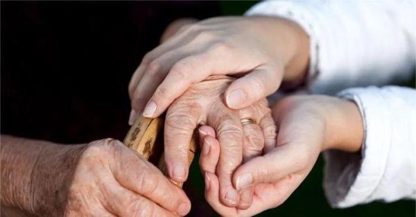 最大退休潮降至，每年2000万人退休，或带来两大问题四个机遇！