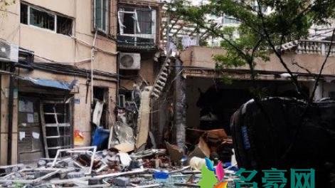 武汉一餐馆操作间发生爆燃怎么回事 网友评论