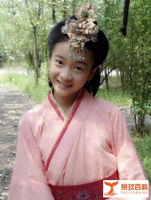 她无意间把妹妹带进了演艺圈，今妹妹火遍全国，她却早已鲜为人知