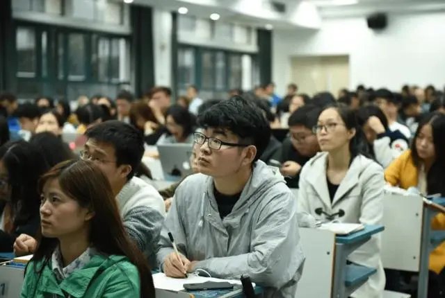 老师用反向签到查出逃课学生！所谓的反向签到是什么？
