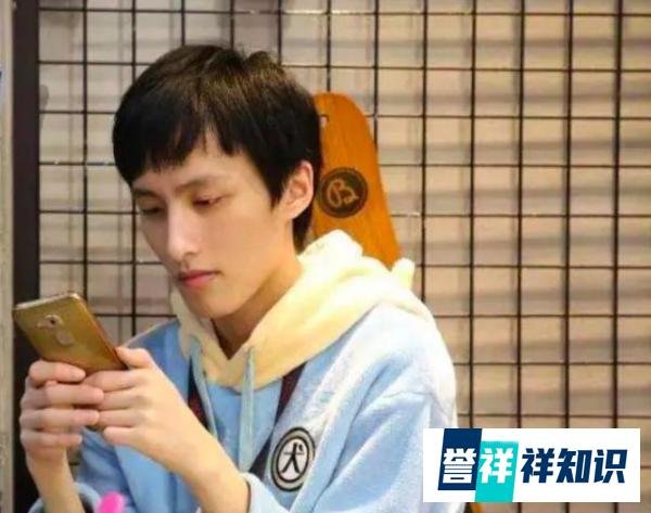 同期出道的dota职业选手，为什么longdd被称龙神而yyf只配叫峰哥