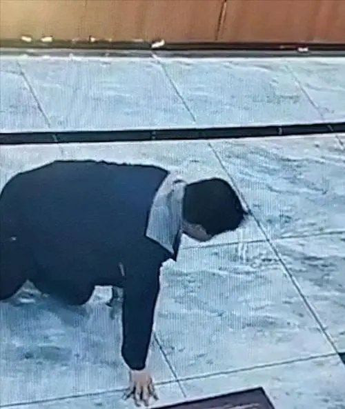 安徽一男子按摩花了五百元,趁店员睡着一路爬到门口逃单,其行为如何定性?