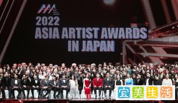 演员坐C位、爱豆靠边站?韩国AAA颁奖典礼集体照引争议