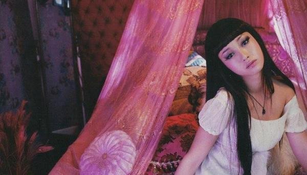 “一个月5次,超过50万一次!”“亚洲第一美人”的婚前协议,让人叹为观止