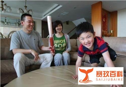 46岁泳坛金花现状,夺奥运游泳首金,二婚后事业上巅峰,今很幸福