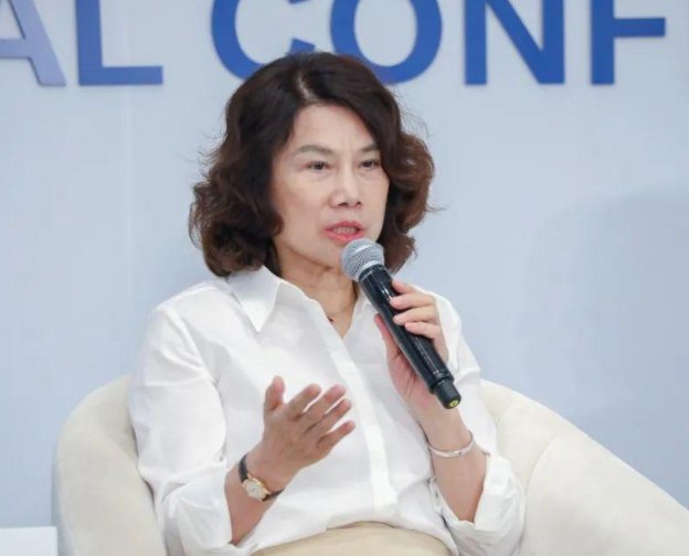 关于“格力何时实行双休”这一问题，董明珠作何回应？