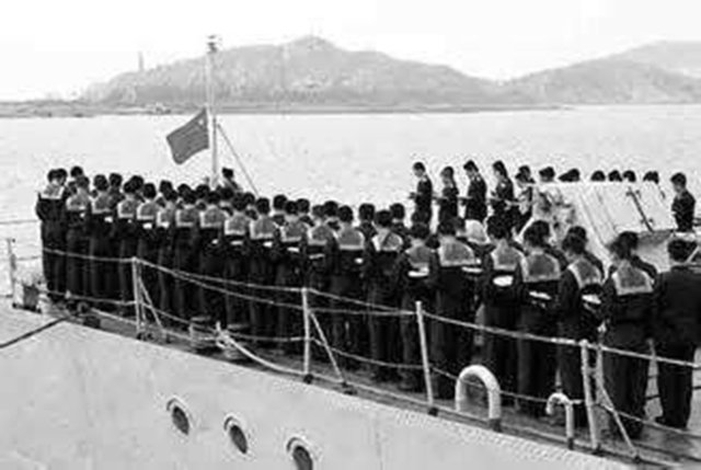 中国打捞出一艘失踪潜艇，打开后所有人都哭了，为何会这样？