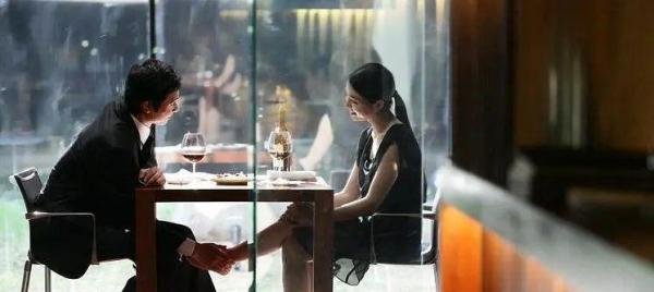 韩国风月电影《顶楼大象》:寻找失去的爱情与自我